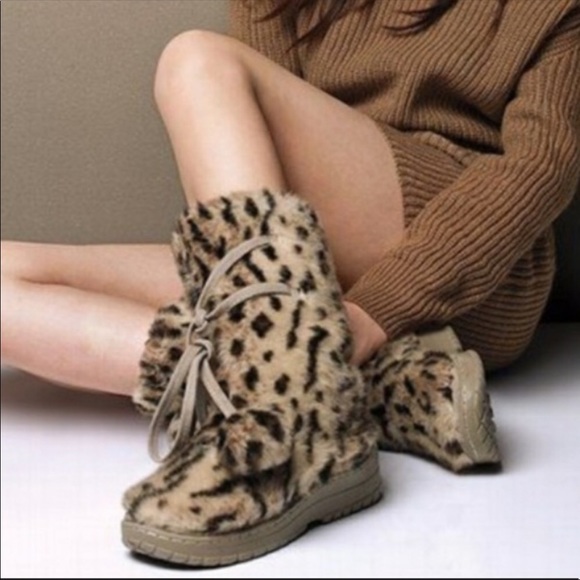 Colin Stuart Shoes - Colin Stuart Faux Fur Pom Pom Leopard Boots sz8